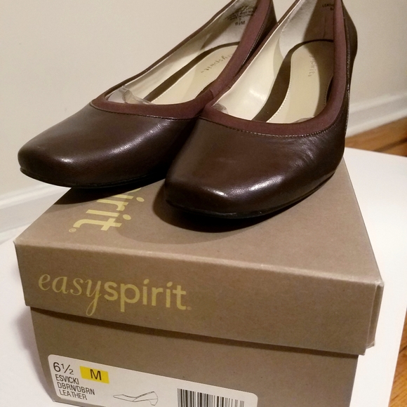 NWB Brown Leather Easy Spirit Heels - Picture 5 of 6